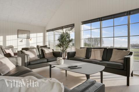 Soffhörnan i lyxstuga 415 i Fyn och öar.