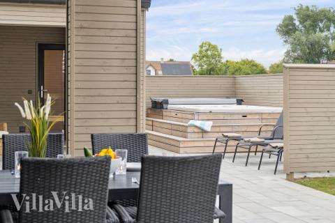 Njut av en grillkväll på terrassen i lyxstuga nr 665 i Fyn och öar