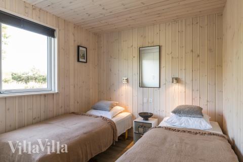 Ett av de 9 utmärkta sovrummen i lyxstuga nr 387 i Vestjylland.