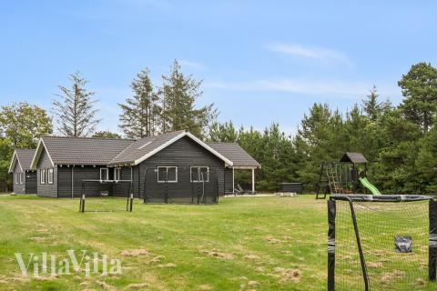 Förutom de många timmar som du kan tillbringa i stugans poolavdelning erbjuder lyxstuga 387 även många utomhusaktiviteter