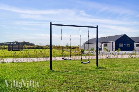 Utomhusaktiviteter kring sommarhus nr 665.