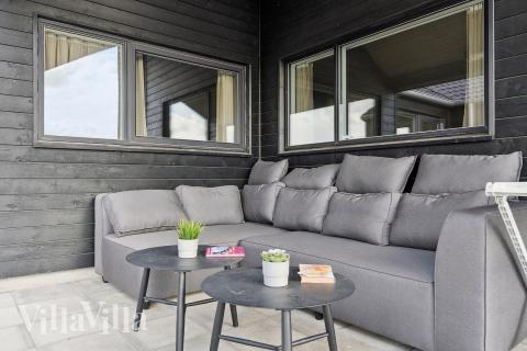 Njut av en grillkväll på terrassen i lyxstuga nr 655 i Fyn och öar