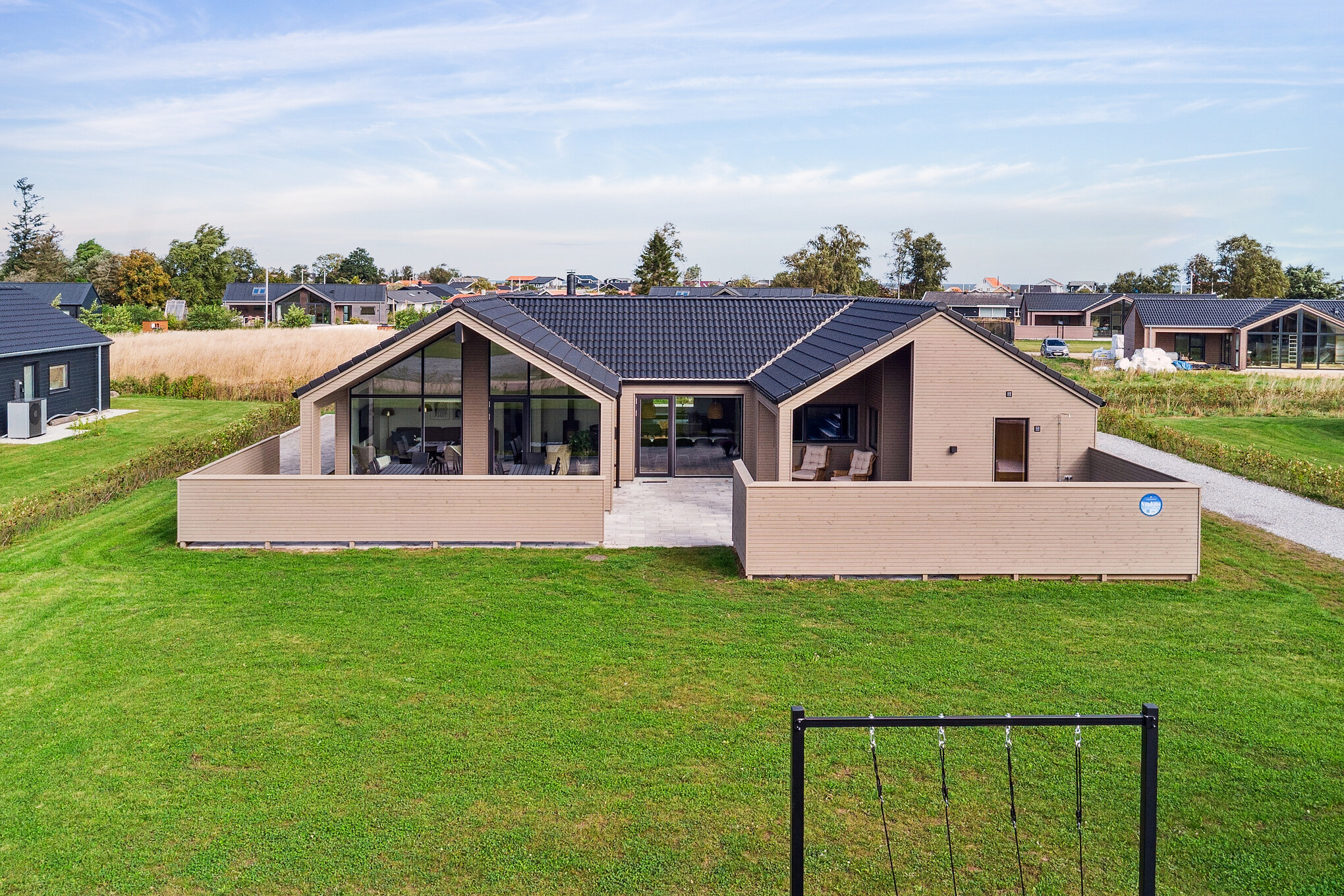 Den praktfulla poolstugan nr 665 med plats för 14 personer ligger i Fyn och öar