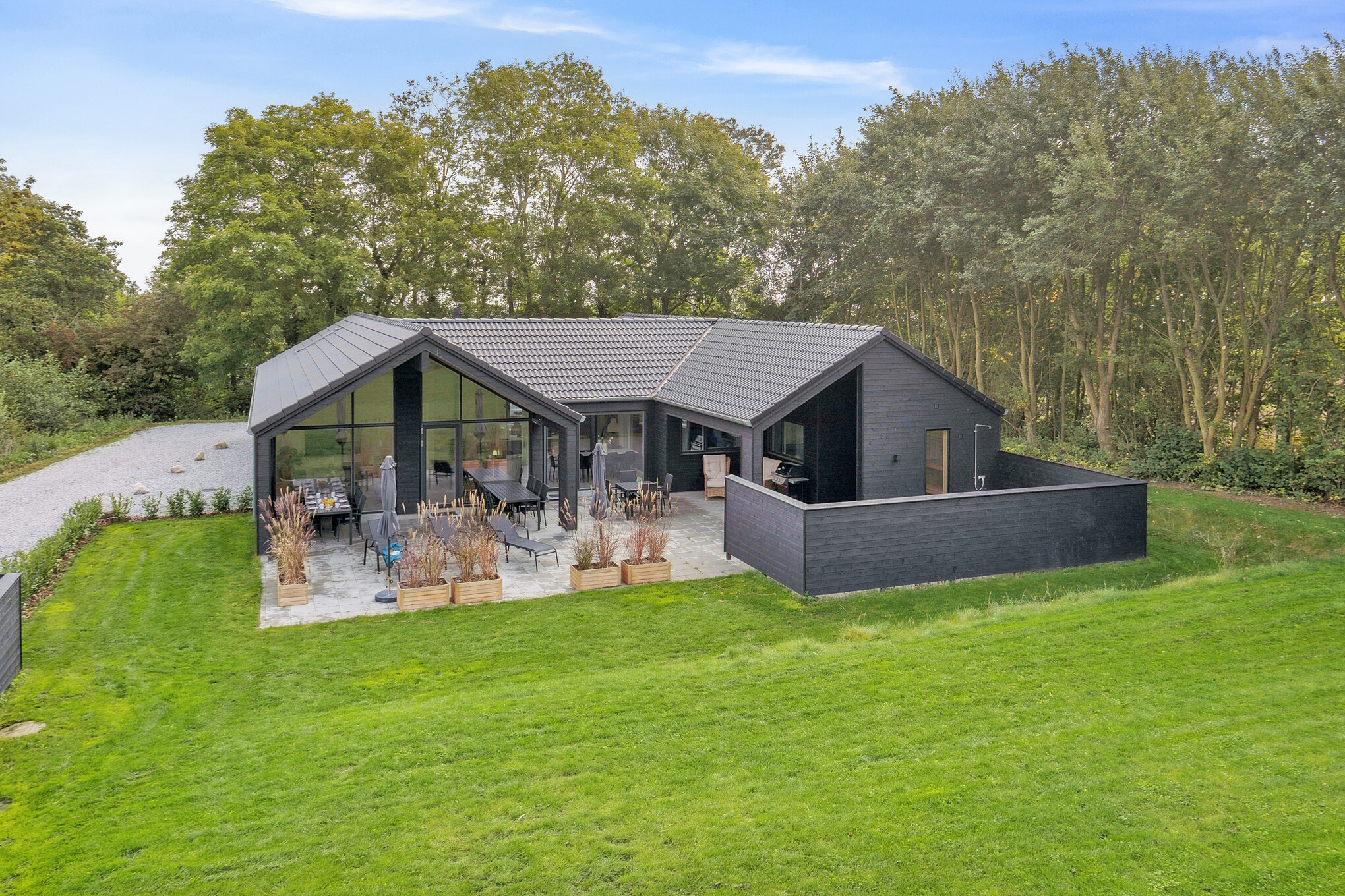 Den tjusiga sommarstugan nr 664 med gott om plats för upp till 16 personer