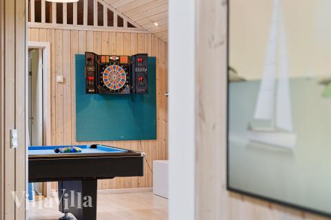 Aktivitetsrum i lyxstuga nr 222 med 6 sovrum och plats för 18 personer.