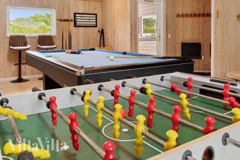 Tävla i sommarhusets aktivitetsrum när ni besöker lyxhus nr 222 i Lolland/Falster/Møn.