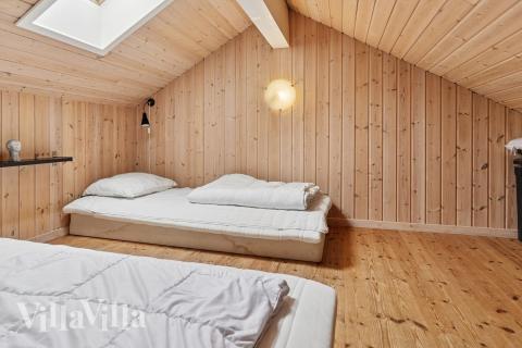 Några av de 18 sovplatserna finns på loftet i lyxstuga nr 222