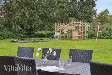 Stor terrass i lyxstuga nr 222 i Lolland/Falster/Møn.