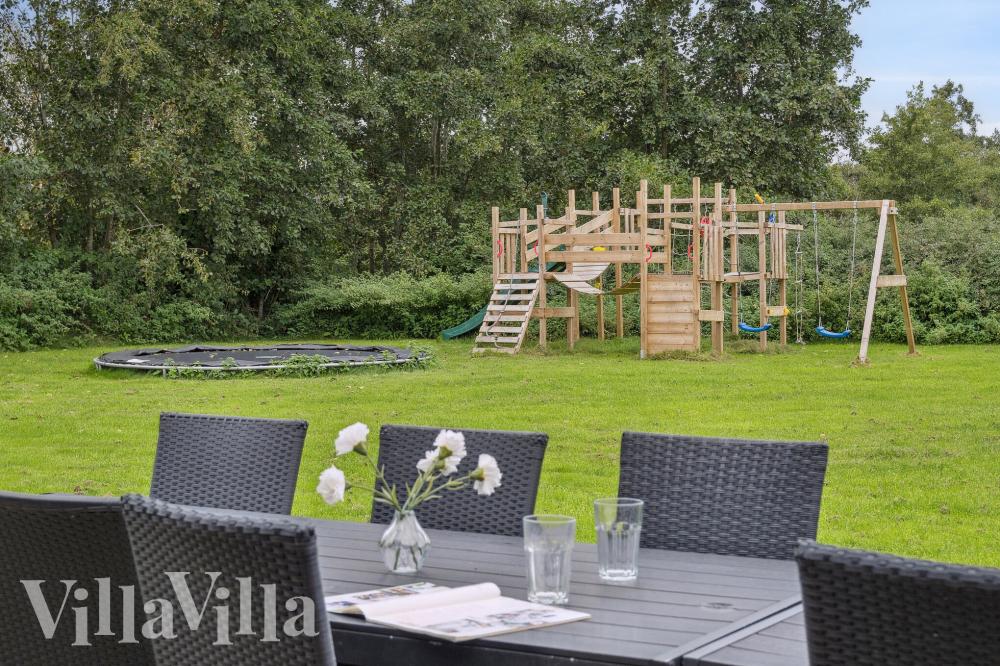 Stor terrass i lyxstuga nr 222 i Lolland/Falster/Møn.