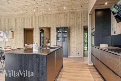 Köket i lyxstuga nr 925 är utrustat så att ni kan laga mat till 12 personer.