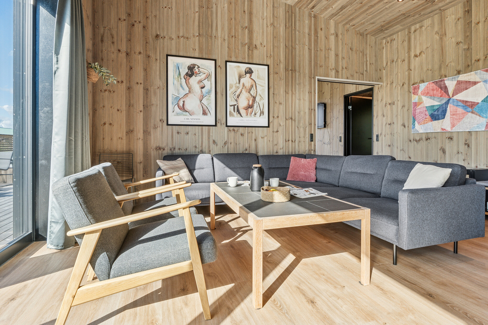 Soffhörnan i lyxstuga 925 i Limfjorden.