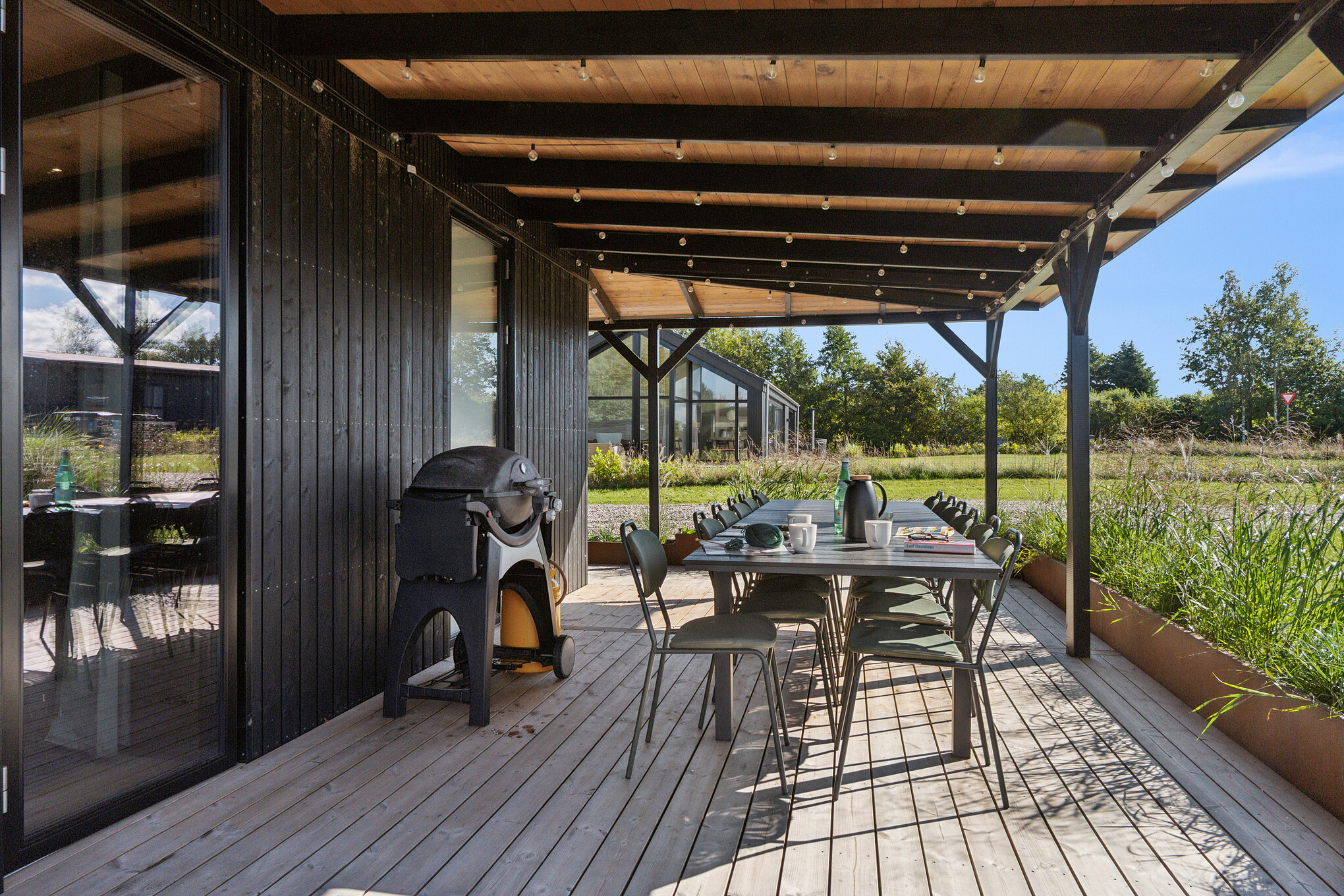 Stor terrass i lyxstuga nr 925 i Limfjorden.