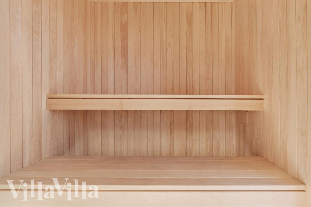 Njut av bastuvärmen i lyxstuga nr 673 för 20 personer