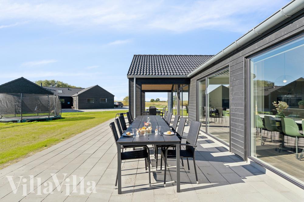 Njut av en grillkväll på terrassen i lyxstuga nr 673 i Fyn och öar