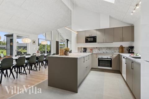 Köket i lyxstuga nr 698 är generöst inrett.