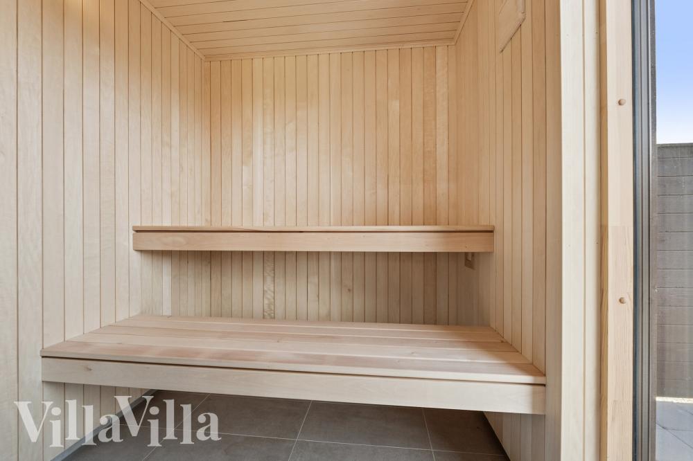 Njut av bastuvärmen i lyxstuga nr 698 för 14 personer