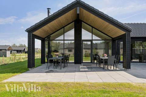 Stor terrass i lyxstuga nr 698 i Vestjylland.