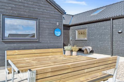 Den tjusiga sommarstugan nr 698 med gott om plats för upp till 14 personer