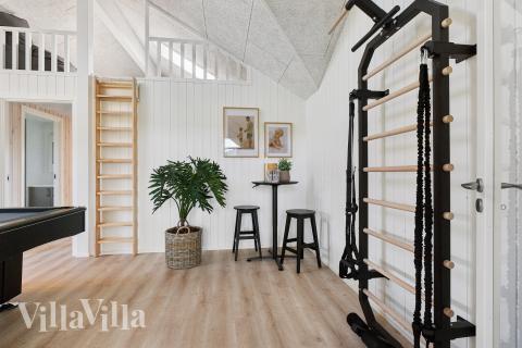 Förutom de många timmar som du kan tillbringa i stugans poolavdelning erbjuder lyxstuga 698 även biljard, bordtennis och dart