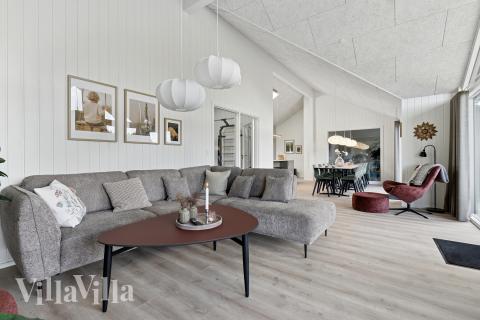 Soffhörnan i lyxstuga 698 i Vestjylland.