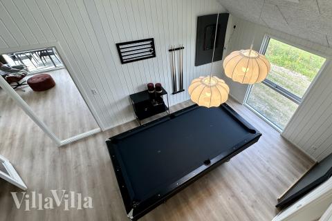 Tävla i sommarhusets aktivitetsrum när ni besöker lyxhus nr 698 i Vestjylland.