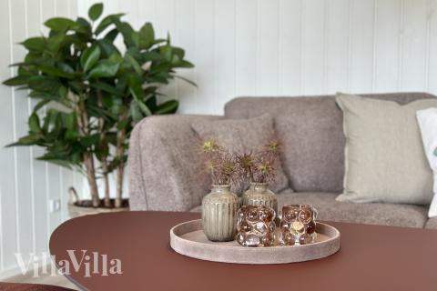 När ni besöker lyxhus nr 698 kan ni mysa tillsammans i sofforna.