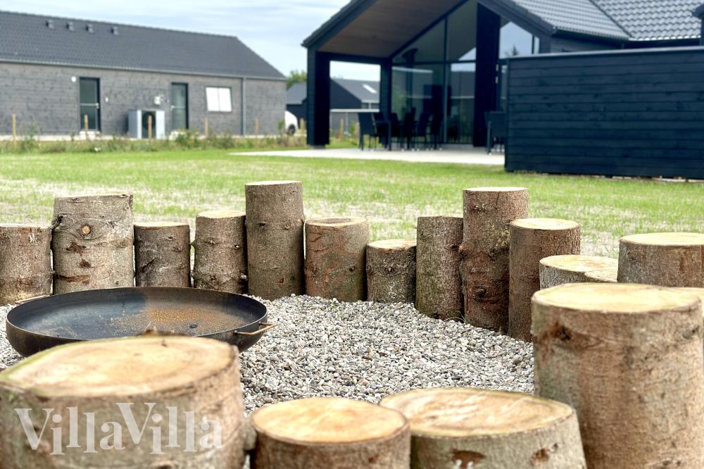 Förutom de många timmar som du kan tillbringa i stugans poolavdelning erbjuder lyxstuga 698 även många utomhusaktiviteter