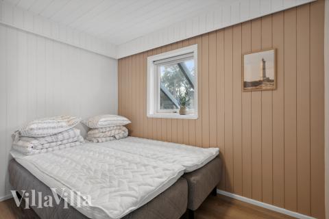 Ett av de 6 utmärkta sovrummen i lyxstuga nr 926 i Østjylland.