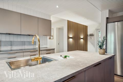 Köket i lyxstuga nr 926 är generöst inrett.