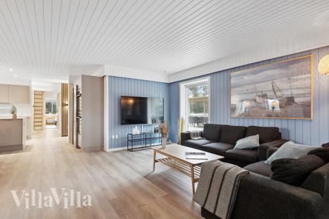 När ni besöker lyxhus nr 926 kan ni mysa tillsammans i sofforna.