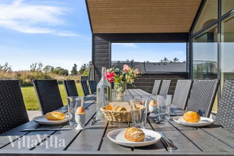 Njut av en grillkväll på terrassen i lyxstuga nr 617 i Fyn och öar