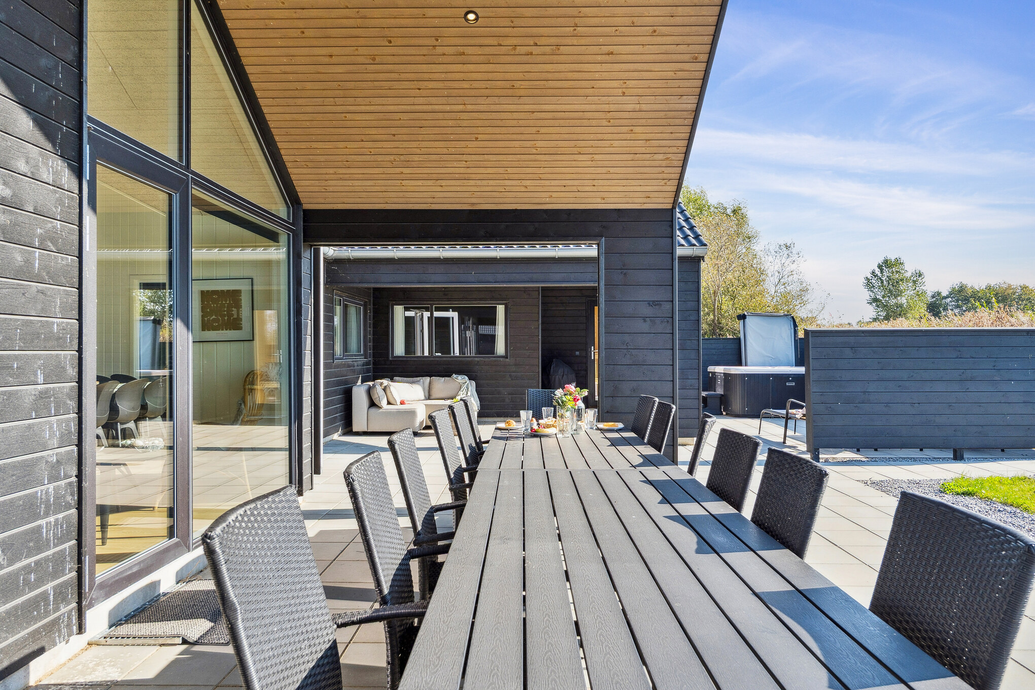 Stor terrass i lyxstuga nr 617 i Fyn och öar.