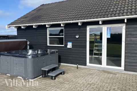 Lyxstuga nr 193 erbjuder bland annat ett härligt spabad