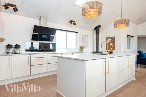 Välinrett kök i lyxstuga nr 293 i Vestjylland.