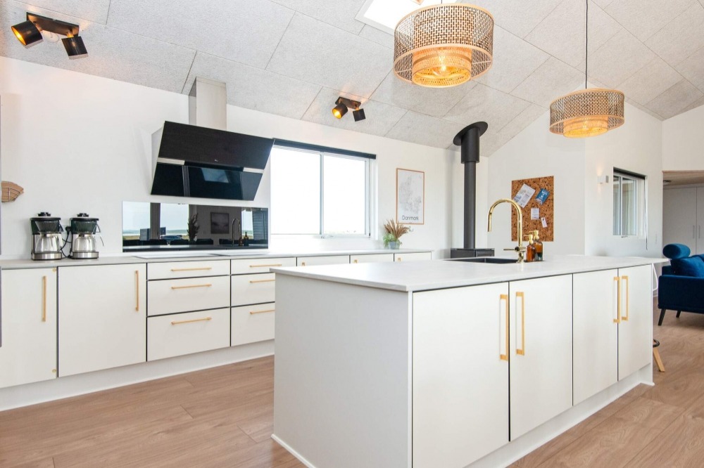 Välinrett kök i lyxstuga nr 293 i Vestjylland.