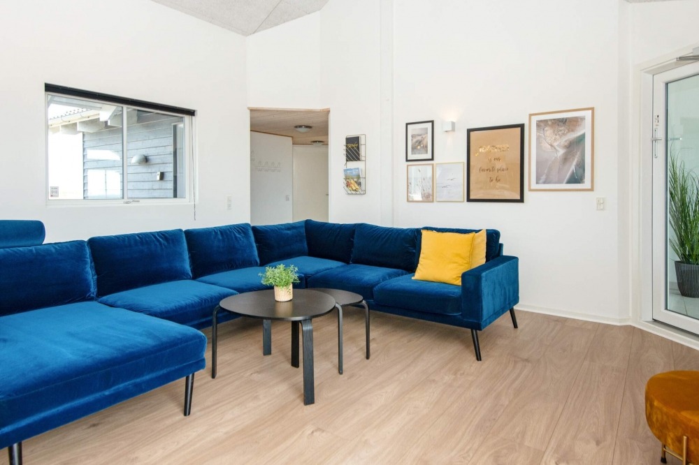 Ni kan sitta 22 personer tillsammans i vardagsrummet när ni besöker lyxhus nr 293 i Vestjylland.