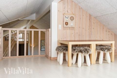 Några av de 22 sovplatserna finns på loftet i lyxstuga nr 293