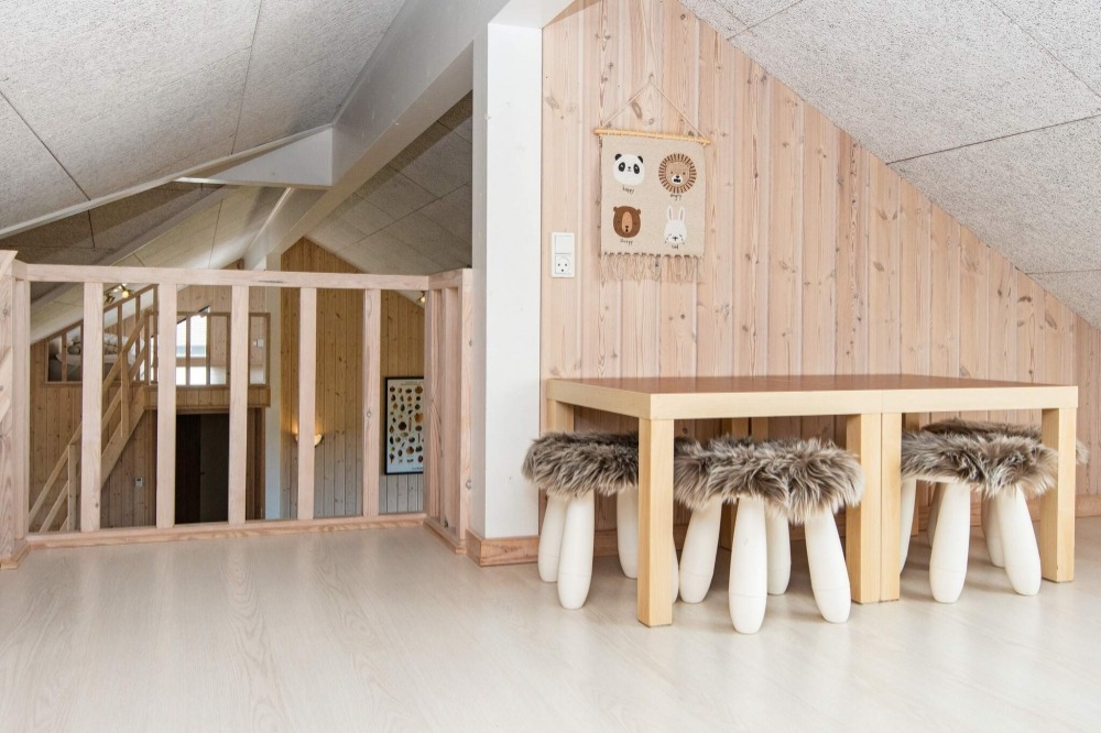 Några av de 22 sovplatserna finns på loftet i lyxstuga nr 293