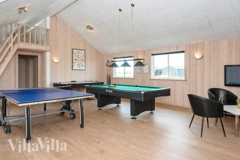 Aktivitetsrum i lyxstuga nr 293 med 9 sovrum och plats för 22 personer.