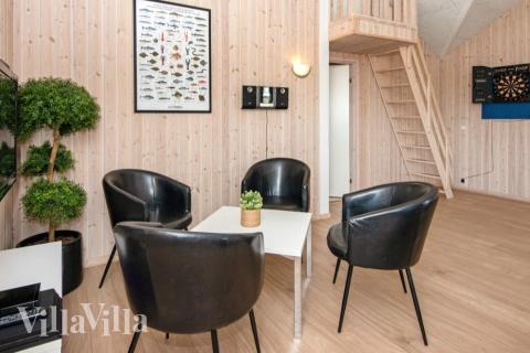 Tävla i sommarhusets aktivitetsrum när ni besöker lyxhus nr 293 i Vestjylland.