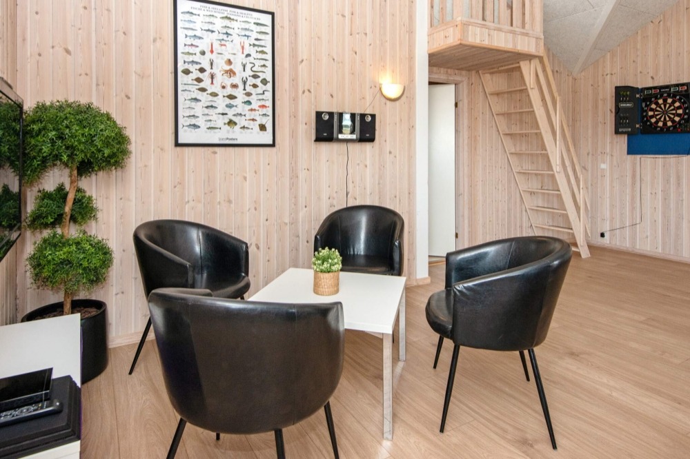 Tävla i sommarhusets aktivitetsrum när ni besöker lyxhus nr 293 i Vestjylland.