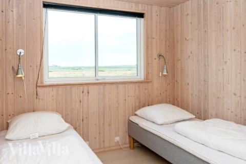 Ett av de 9 utmärkta sovrummen i lyxstuga nr 293 i Vestjylland.