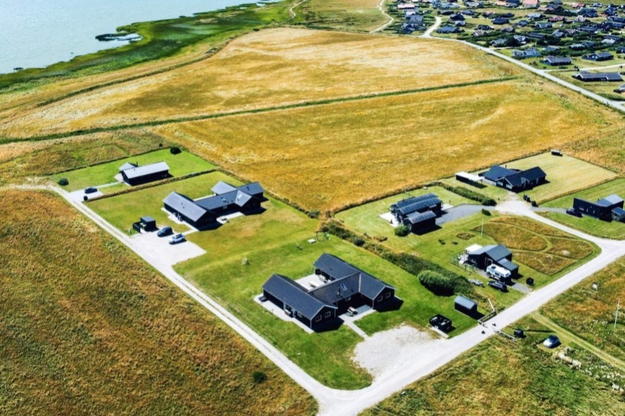 Den tjusiga sommarstugan nr 293 med gott om plats för upp till 22 personer