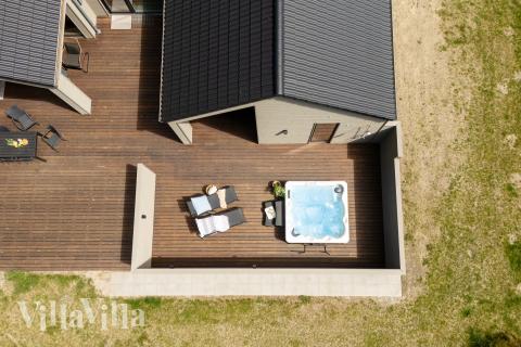 Den tjusiga sommarstugan nr 593 med gott om plats för upp till 14 personer