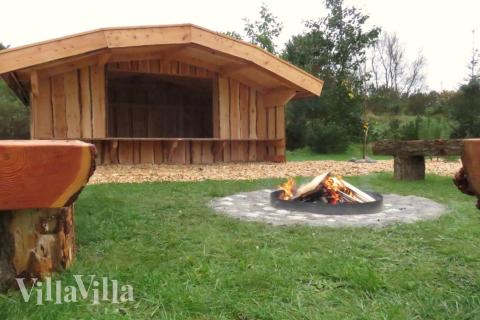 Förutom de många timmar som du kan tillbringa i stugans poolavdelning erbjuder lyxstuga 473 även många utomhusaktiviteter