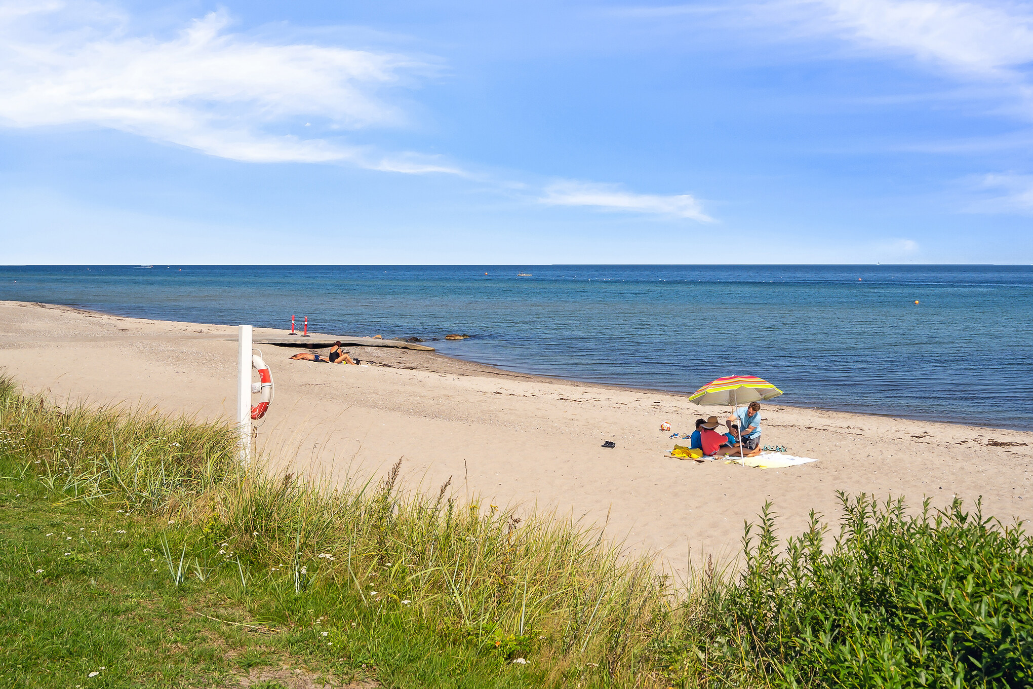 Stranden i närheten av lyxhus 919.