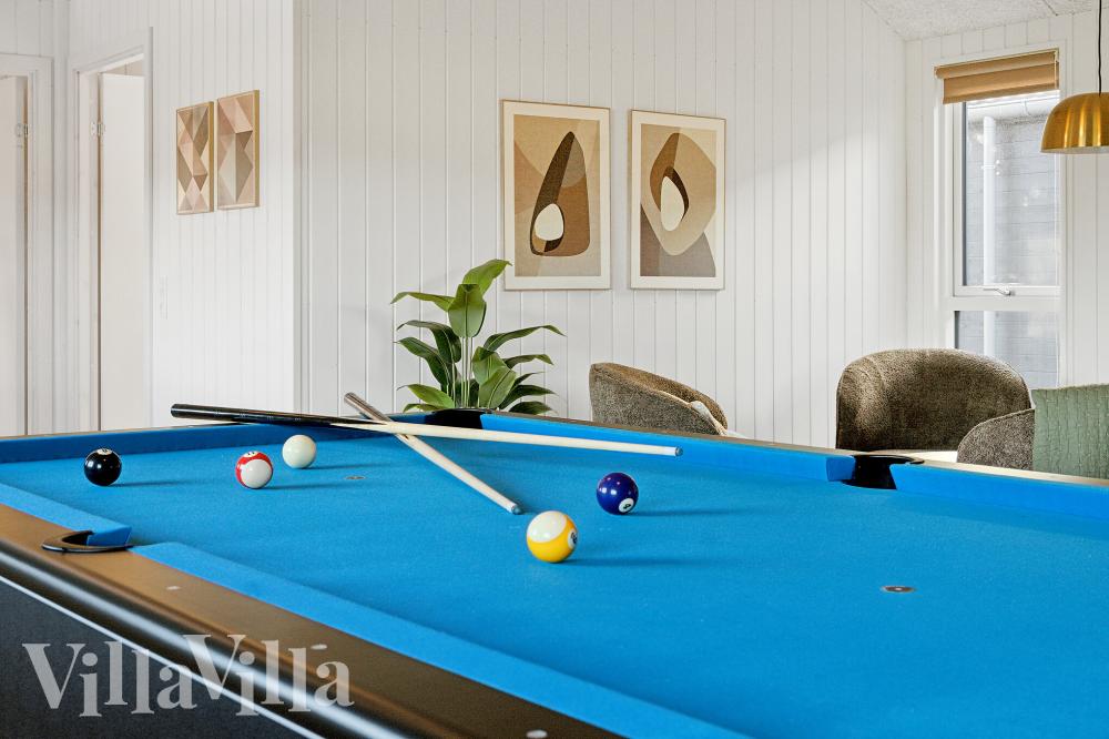 Aktivitetsrum i lyxstuga nr 912 med 7 sovrum och plats för 18 personer.