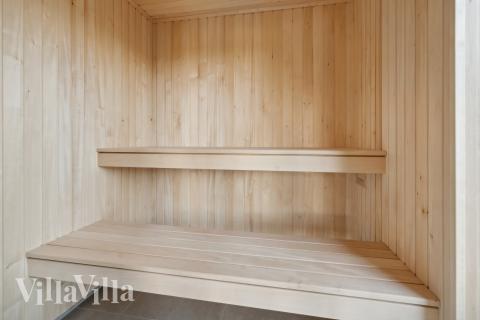 Njut av bastuvärmen i lyxstuga nr 912 för 18 personer