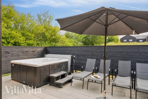 Lyxstuga nr 912 erbjuder bland annat ett härligt spabad