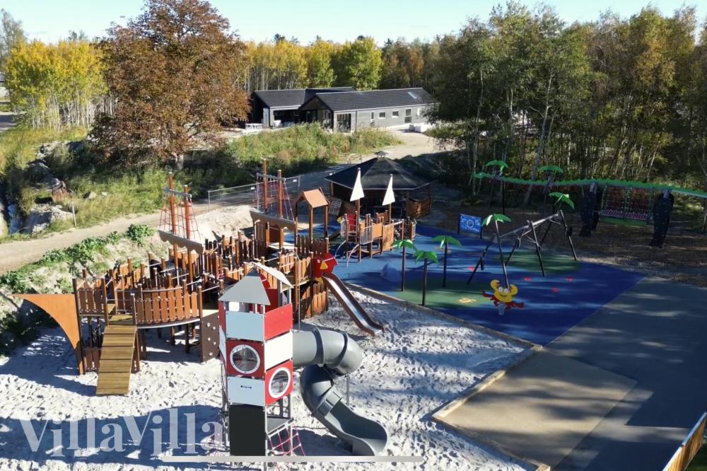 Förutom de många timmar som du kan tillbringa i stugans poolavdelning erbjuder lyxstuga 912 även många utomhusaktiviteter